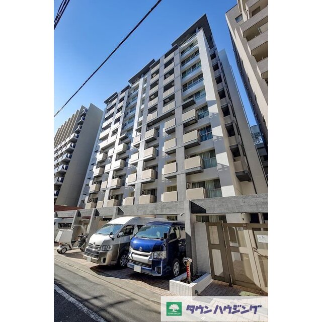 新宿三丁目駅より徒歩5分 築21年8ヶ月 10階建の賃貸物件