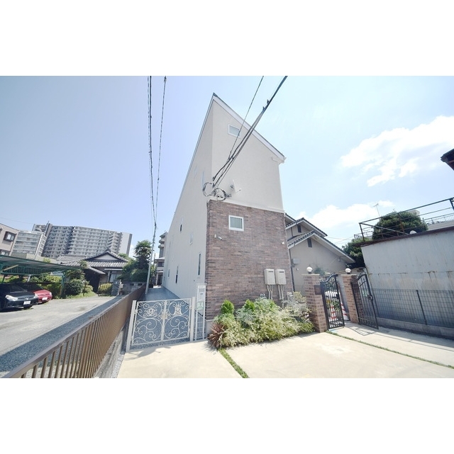 本川越駅より徒歩8分 築9年2ヶ月 2階建の賃貸物件