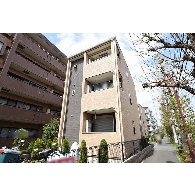 武蔵野台駅より徒歩13分 築15年1ヶ月 3階建の賃貸物件