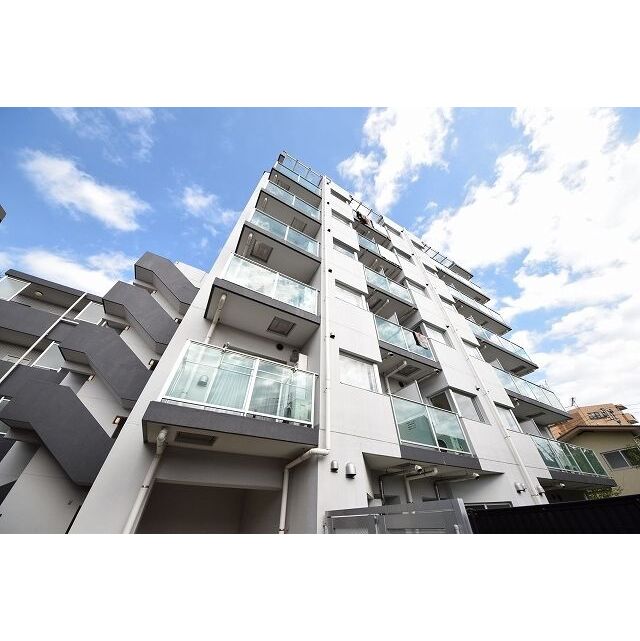 国領駅より徒歩4分 築17年9ヶ月 8階建の賃貸物件