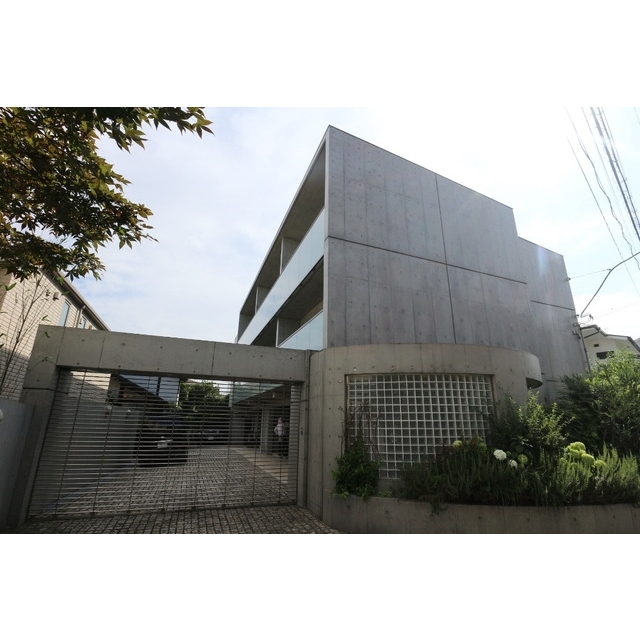 駒沢大学駅より徒歩8分 築15年11ヶ月 3階建の賃貸物件