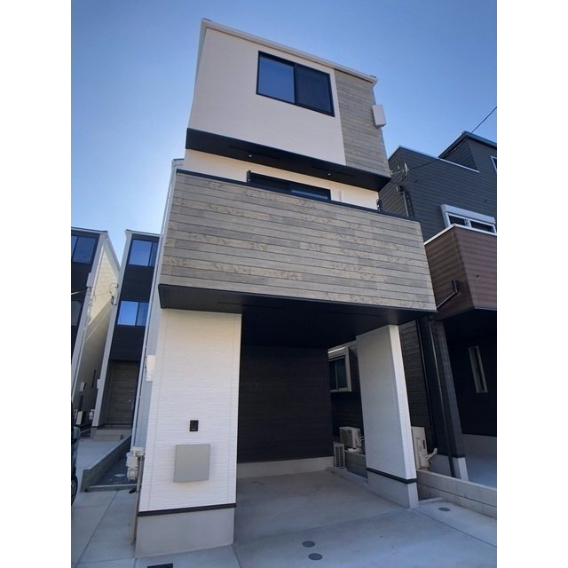 東浦和駅より徒歩14分 築1年10ヶ月 3階建の賃貸物件