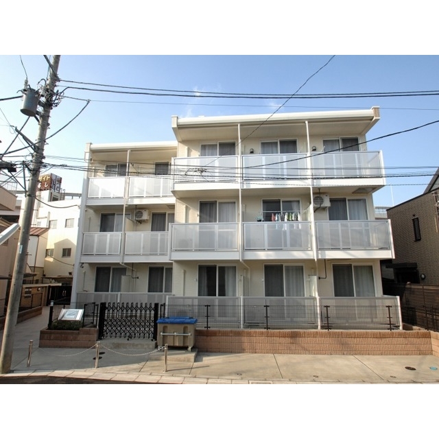 五反野駅より徒歩10分 築16年2ヶ月 3階建の賃貸物件