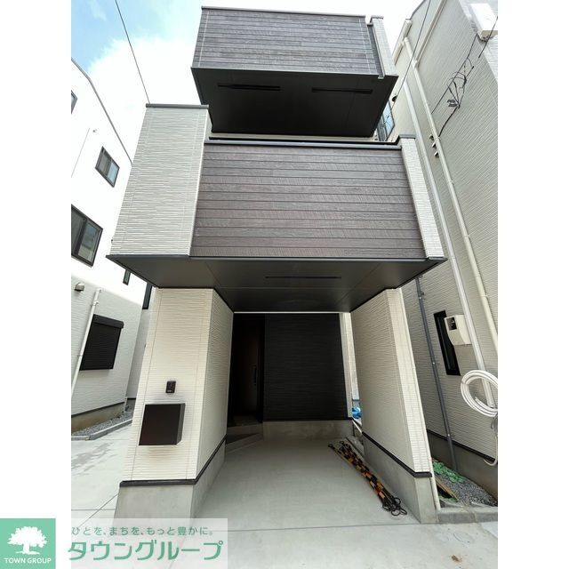 市川駅より徒歩11分 築2年7ヶ月 3階建の賃貸物件