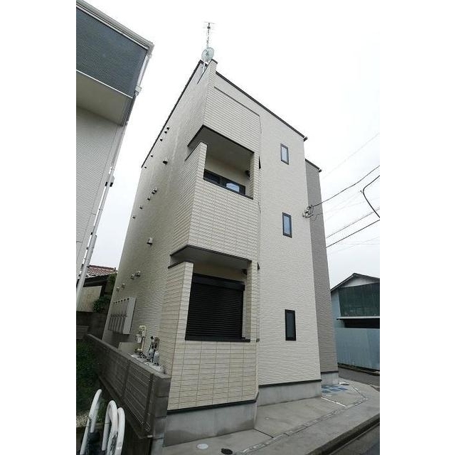 青井駅より徒歩10分 築5年2ヶ月 3階建の賃貸物件