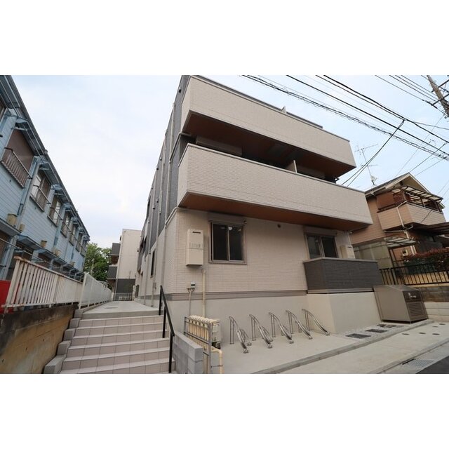 東武練馬駅より徒歩16分 築2年7ヶ月 3階建の賃貸物件