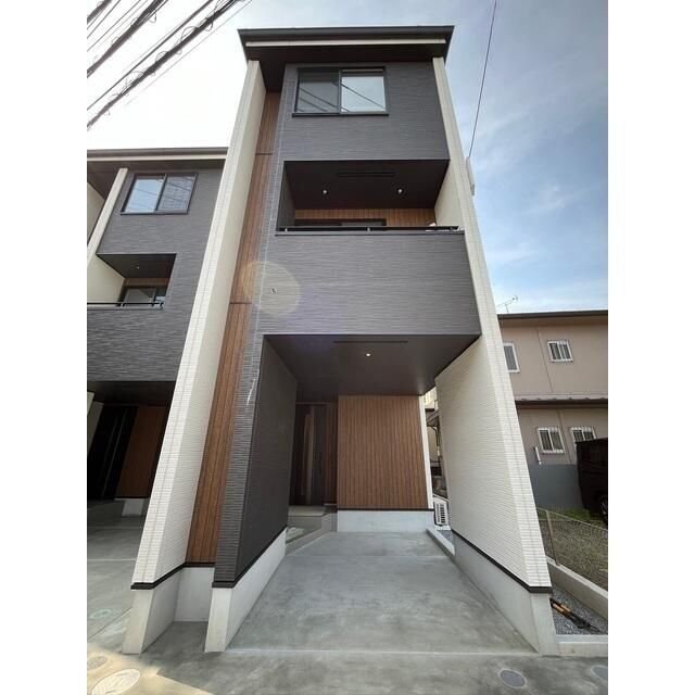 与野駅より徒歩38分 築1年7ヶ月 3階建の賃貸物件