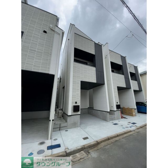 反町駅より徒歩9分 築3年6ヶ月 3階建の賃貸物件