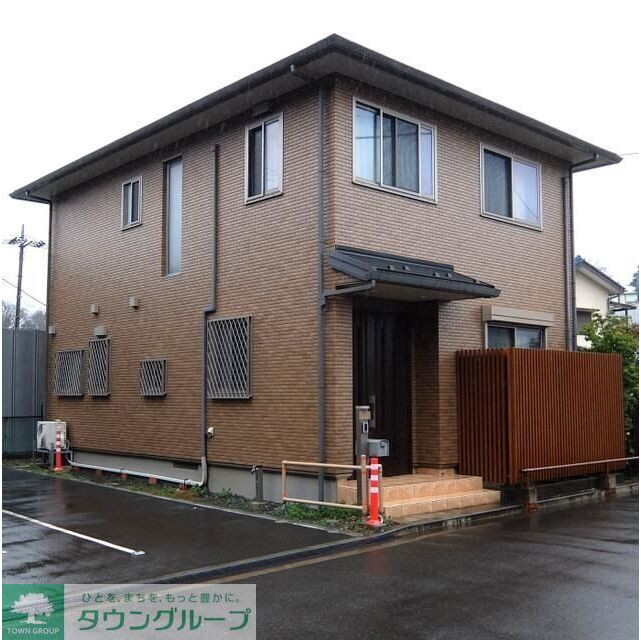 横浜駅よりバス22分 徒歩1分 築10年7ヶ月 2階建の賃貸物件