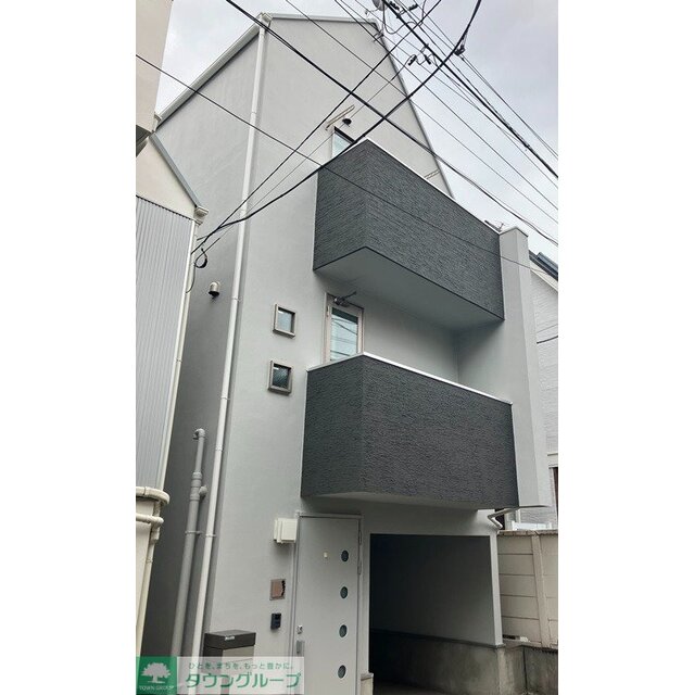 西新宿五丁目駅より徒歩6分 築18年7ヶ月 3階建の賃貸物件