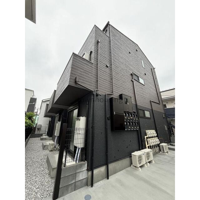 小岩駅より徒歩10分 築1年5ヶ月 3階建の賃貸物件