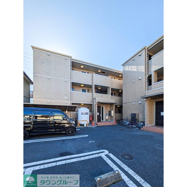 草加駅よりバス12分 徒歩5分 築17年4ヶ月 3階建の賃貸物件