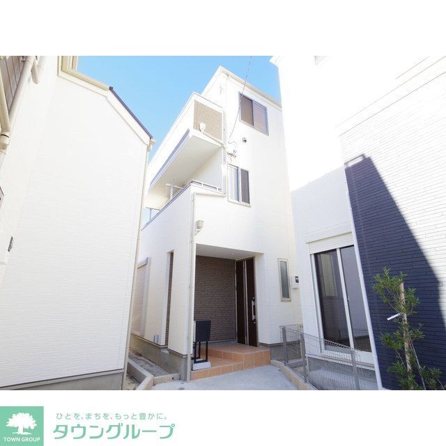 青井駅より徒歩16分 築4年6ヶ月 3階建の賃貸物件