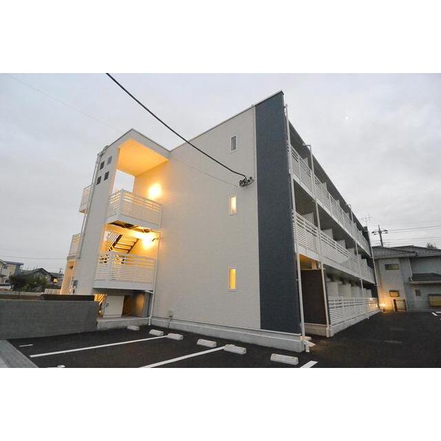 万願寺駅より徒歩9分 築10年2ヶ月 3階建の賃貸物件