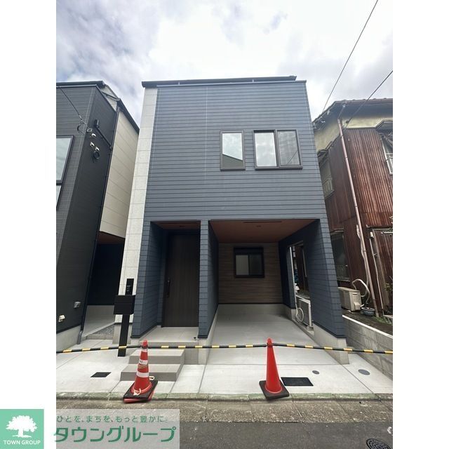 綾瀬駅より徒歩15分 新築 3階建の賃貸物件