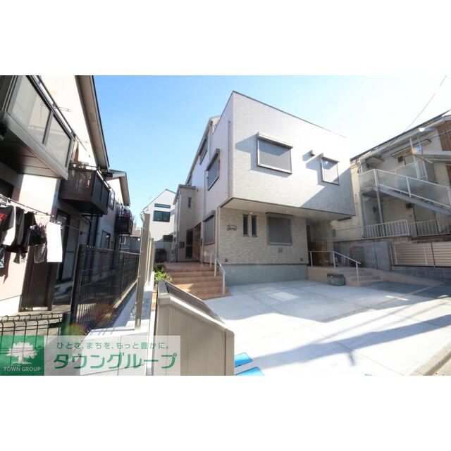 西荻窪駅より徒歩12分 築4年2ヶ月 3階建の賃貸物件