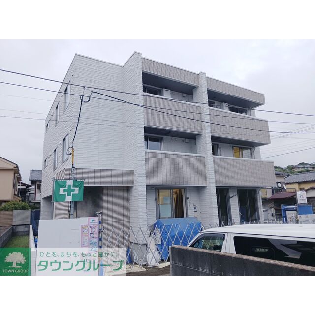 腰越駅より徒歩2分 新築 3階建の賃貸物件