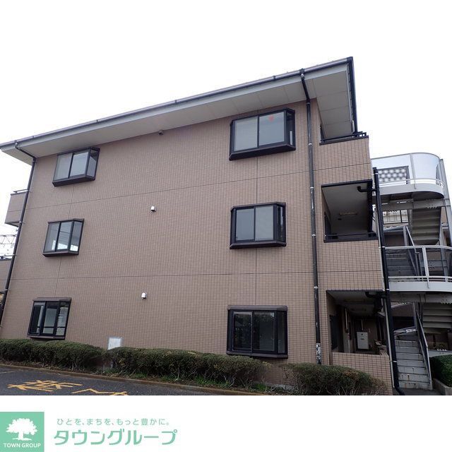 平塚駅よりバス6分 徒歩3分 築30年5ヶ月 3階建の賃貸物件