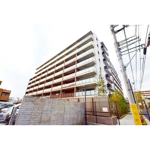 三鷹駅より徒歩17分 築6年10ヶ月 8階建の賃貸物件