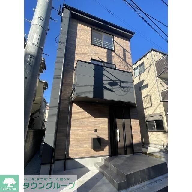 西新井駅より徒歩20分 築3年 3階建の賃貸物件