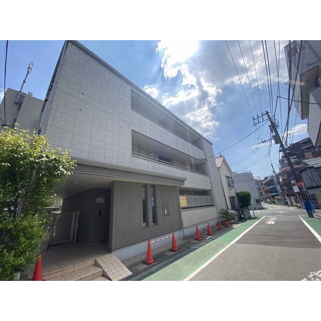 大山駅より徒歩8分 築18年8ヶ月 3階建の賃貸物件