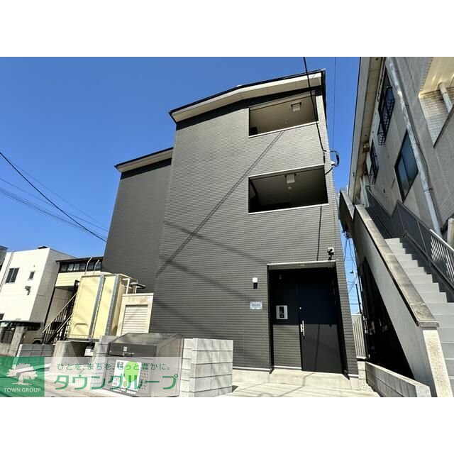 四街道駅より徒歩2分 築2年9ヶ月 3階建の賃貸物件