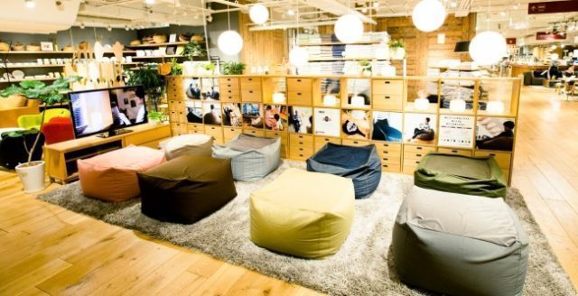 話題の 無印「人をダメにするソファ」気になる経年変化はどんな感じ？ Yahoo!不動産おうちマガジン