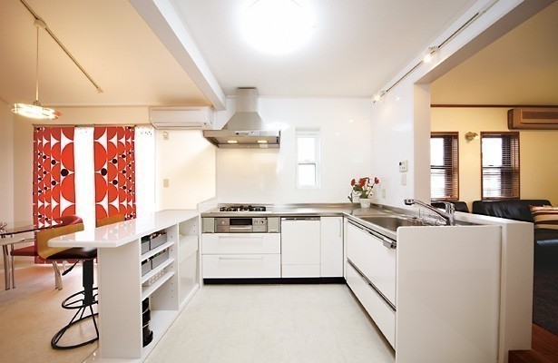 作業性 コミュニケーション どちらもばっちり コの字型キッチンの魅力 Yahoo 不動産おうちマガジン