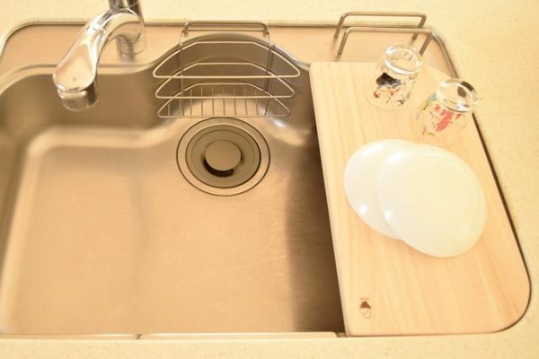 水切りかごなしでも快適 調理スペースも広がる オリジナルまな板 をdiy Yahoo 不動産おうちマガジン 水切りかごなしでも快適 調理スペースも広がる オリジナルまな板 をdiy Yahoo 不動産おうちマガジン