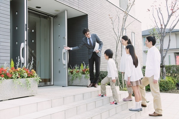 モデルハウス 住宅展示場での見学 事前準備と見極めのポイント Yahoo 不動産おうちマガジン モデルハウス 住宅展示場での見学 事前準備と見極めのポイント Yahoo 不動産おうちマガジン