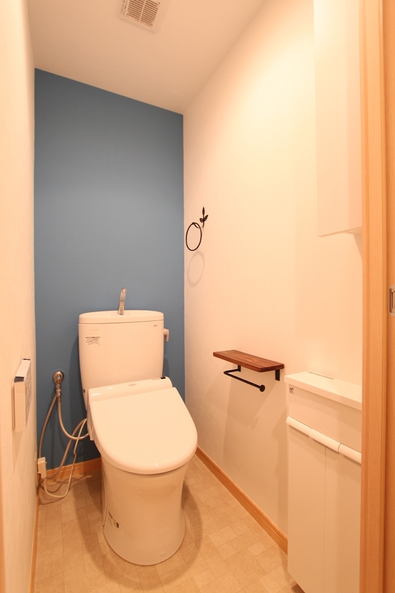 みんなの家のおしゃれなトイレ画像30選 壁紙 タイル 自慢したくなる空間まで Yahoo 不動産おうちマガジン