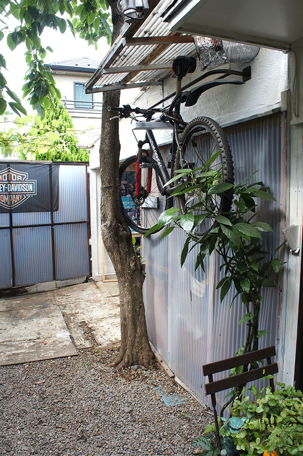 仕事をしたり愛車をいじったり 庭に多目的な小屋をセルフビルドする平屋住人 Yahoo 不動産おうちマガジン