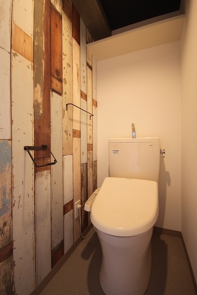 みんなの家のおしゃれなトイレ画像30選 壁紙 タイル 自慢したくなる空間まで Yahoo 不動産おうちマガジン