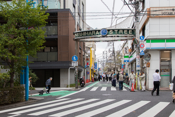 おしゃれさと親しみやすさの絶妙なミックス感 幡ヶ谷 の商店街 Yahoo 不動産おうちマガジン