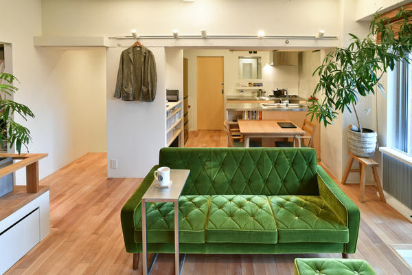 観葉植物が主役のワンルームにリノベ 小上りのベッド空間も楽しい Yahoo 不動産おうちマガジン
