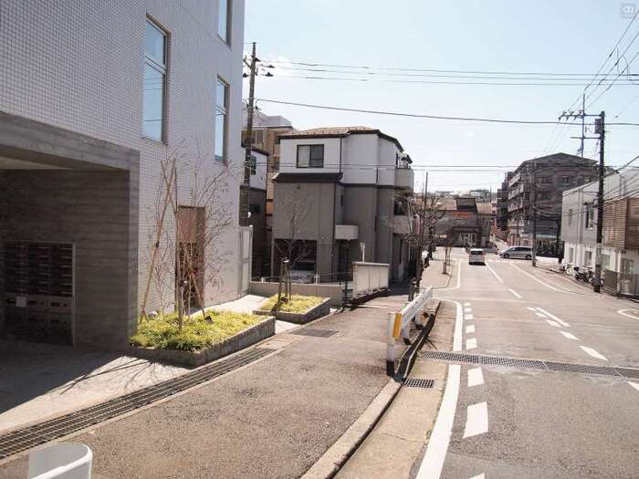 ロイヤルメイツ宮前平 神奈川県川崎市宮前区宮前平 1丁目 の売買情報 Yahoo 不動産のおうちダイレクト 売り出し物件情報や中古マンションの推定成約価格推移