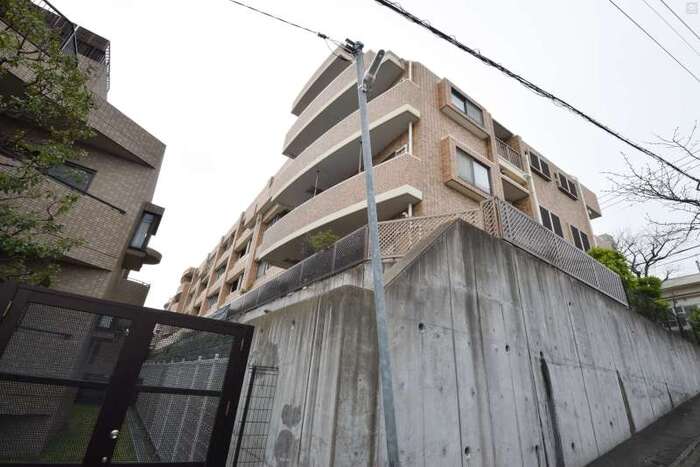 アトラス東白楽 ヒルサイドフラッツ 神奈川県横浜市神奈川区立町 の売買情報 Yahoo 不動産のおうちダイレクト 売り出し物件情報や中古マンションの推定成約価格推移