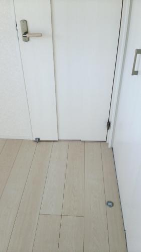 同仕様写真(内観) ドアストッパーはマグネット式!安心ですし邪魔になりませんね!(参考例です)