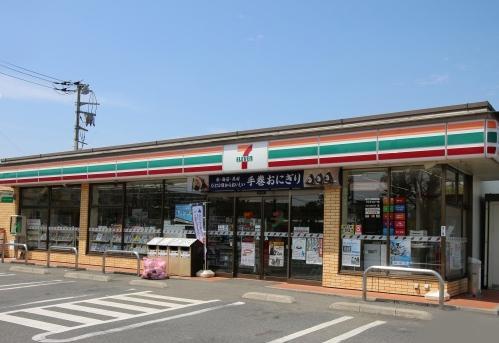 コンビニ セブンイレブン(940m)