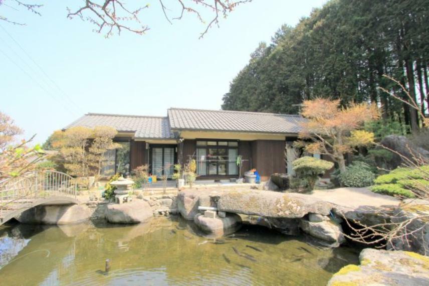 外観写真 ～豪華な日本庭園のある邸宅～