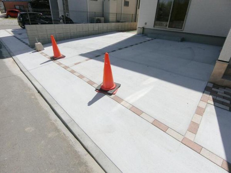 駐車場 駐車場は3台使用可能ですが前面道路が狭いため、駐車が苦手な方は注意が必要です。