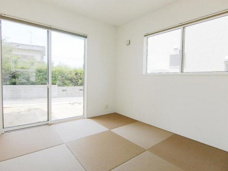2面採光の和室は過ごしやすく、忙しい日常から離れて、ゆっくりくつろげる場所になっています。