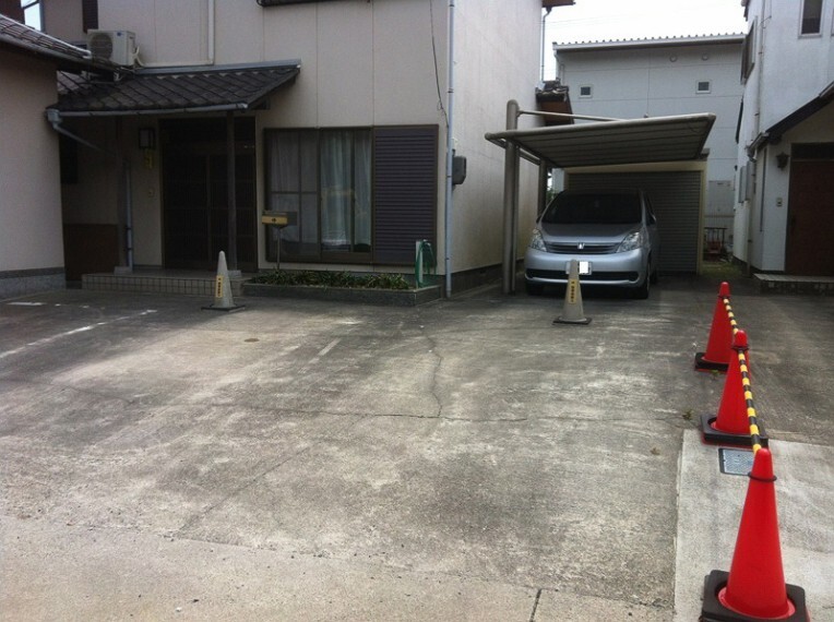 外観写真 普通車4台駐車可能です