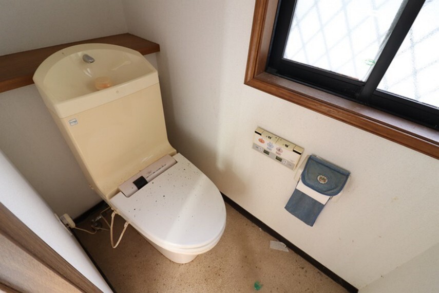 トイレ 1階には2箇所ドアがあり空間を区切ることができるのでとても便利です!