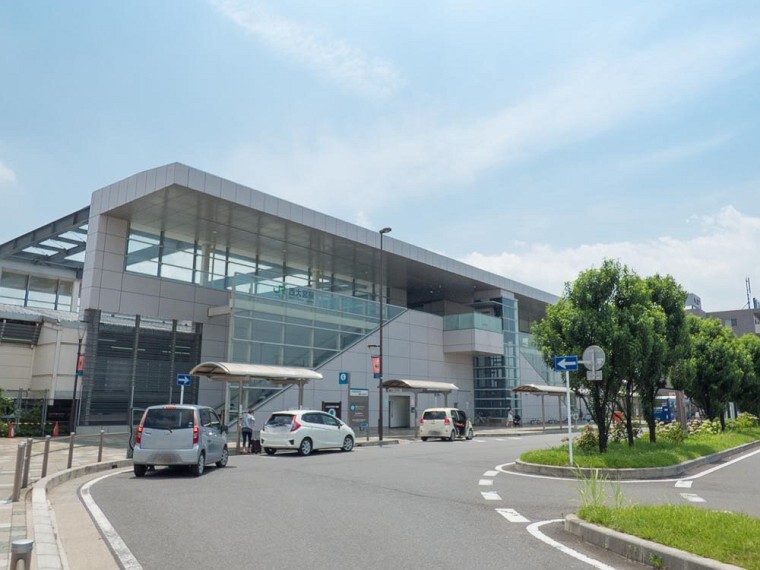 JR川越線「西大宮」駅(JR東日本川越線の駅。川越線の中で川越線と同時開業しなかった駅です。平成に開業した新しい駅です。駅付近には埼玉栄中学、栄高校があり、通学の駅として多くの人々に親しまれている駅です。)
