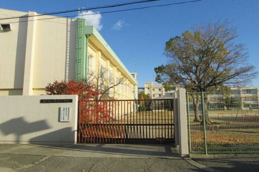 小学校 【小学校】高石市立取石小学校まで490m