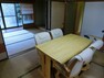 居間・リビング 襖続きの和室は、襖を開けると広い空間としてお使いいただけます。