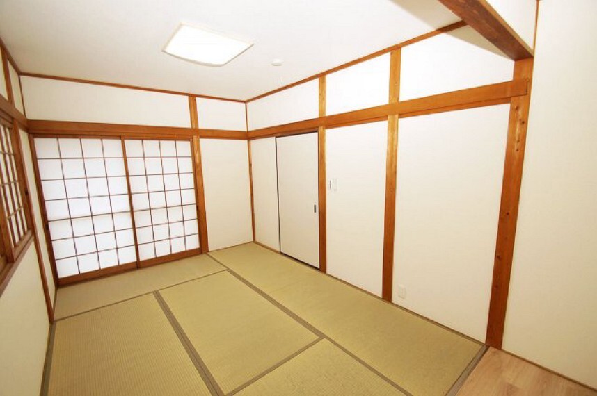 和室 独立型で、客間としてご利用しやすい和室です。玄関や水廻りも近くて便利。ご家族の個室にも適しています。