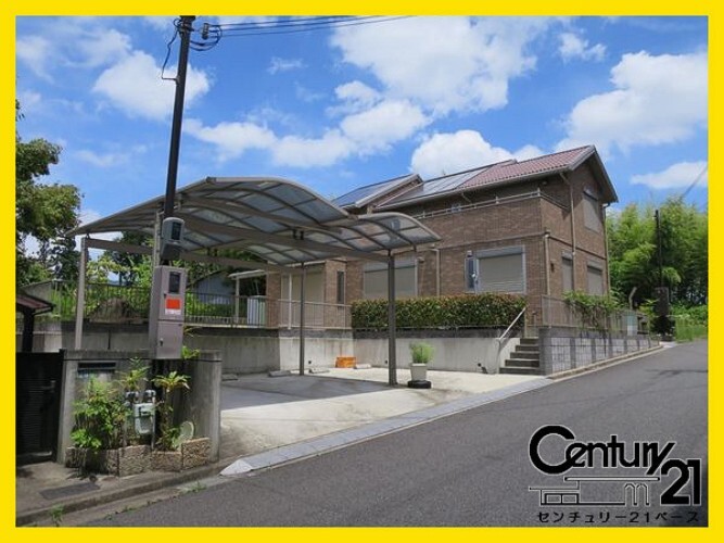 外観・現況 ■日当り良好!南向き角地!ご家族様にオススメの6SLDKの広々した物件です!■