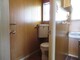 トイレ 洗面所横のトイレには窓が付いてます